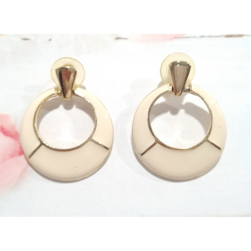 Vintage Door Knocker Dangle Earrings Cream Enamel Gold Tone Mod Pierced 80s EC2
